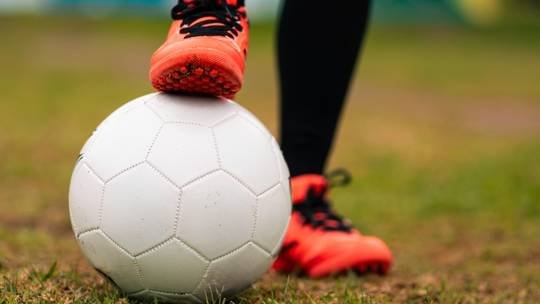 युक्रेनी फुटबल खेलाडीले रुसी बोलेकोमा पहेँलो कार्ड पाए