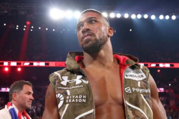 नाइजेरियाको घातक दुर्घटनाबाट बचेका बक्सिङ स्टार