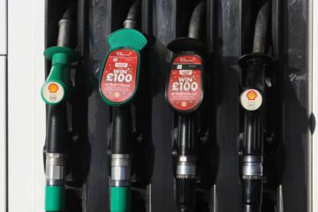 बेलायतले रूसी तेलमाथिको आफ्नै प्रतिबन्धलाई उल्लङ्घन गर्दै