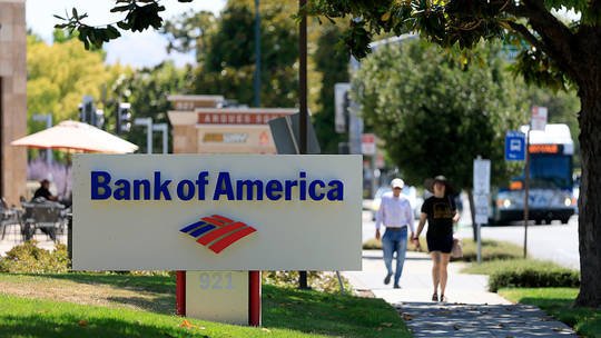 ट्रम्पले बैंकहरूलाई नागरिकता डेटा सङ्कलन गर्न आदेश