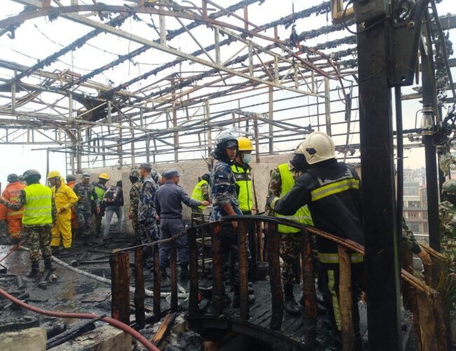 पुल्चोक दाउरा थकालीमा आगलागी