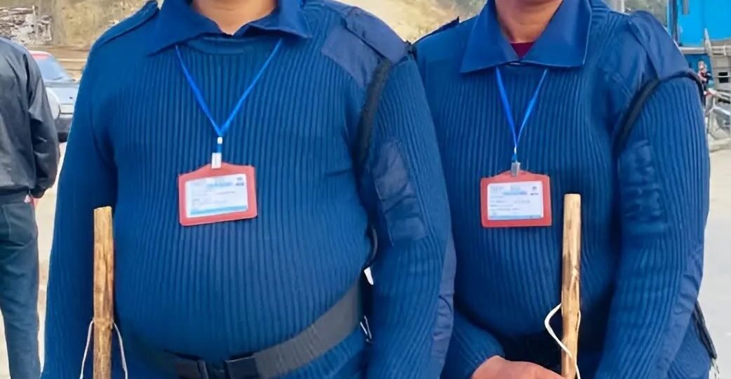 निर्वाचन प्रहरीमा परिवारको दुवै जना खुशीसाथ सेवामा