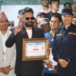 रास्वपाका वरिष्ठ नेता बालेन शाहले बुझे झापा ५ मा निर्वाचित प्रमाण-पत्र