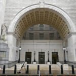 नव-नाजी एजेन्टद्वारा दुर्व्यवहार गरिएको महिलालाई क्षतिपूर्ति