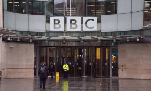 अमेरिकी अदालतलाई ट्रम्पको १० अर्ब डलरको मुद्दा खारेज गर्न आग्रह-BBC