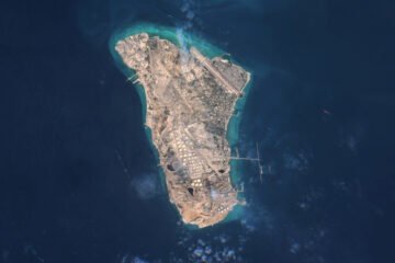 इरानी टापु किन यति महत्त्वपूर्ण छ- मुकुट रत्न, खार्ग टापु