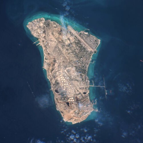 इरानी टापु किन यति महत्त्वपूर्ण छ- मुकुट रत्न, खार्ग टापु