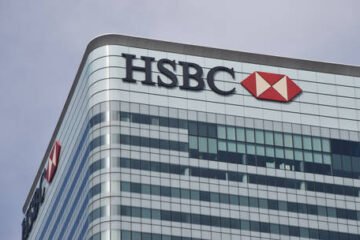 प्रमुख ब्रिटिश बैंकले मानव कामदारहरूलाई एआईले प्रतिस्थापन गर्ने