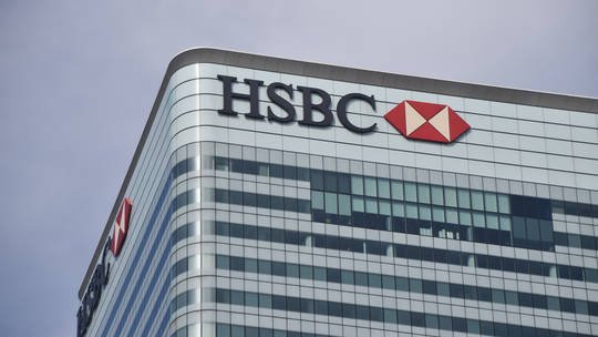 प्रमुख ब्रिटिश बैंकले मानव कामदारहरूलाई एआईले प्रतिस्थापन गर्ने