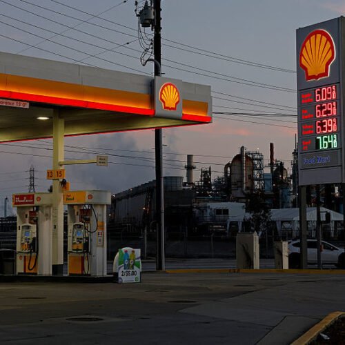 तेलको मूल्य विश्व बजारमा अस्वाभाविक रुपले बढ्दै