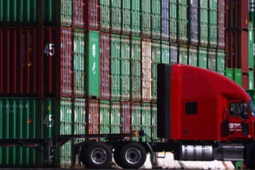 अमेरिका इरान अवरोधहरूले विश्वव्यापी अर्थतन्त्रलाई ठप्प पार्ने खतरा