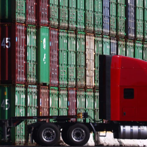 अमेरिका इरान अवरोधहरूले विश्वव्यापी अर्थतन्त्रलाई ठप्प पार्ने खतरा