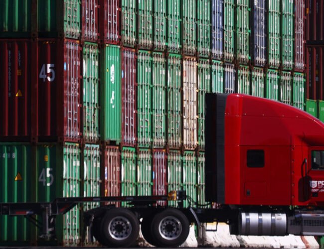 अमेरिका इरान अवरोधहरूले विश्वव्यापी अर्थतन्त्रलाई ठप्प पार्ने खतरा