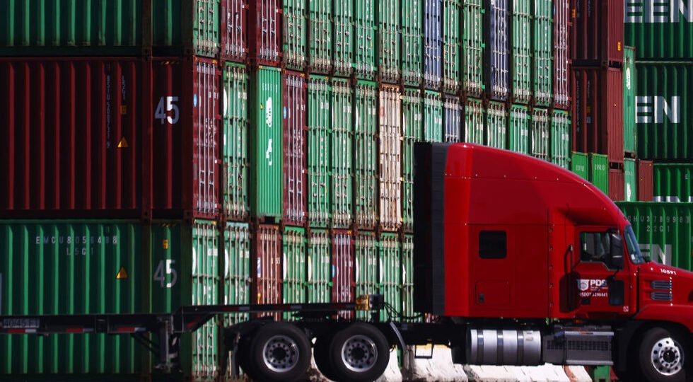 अमेरिका इरान अवरोधहरूले विश्वव्यापी अर्थतन्त्रलाई ठप्प पार्ने खतरा