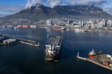 दक्षिण अफ्रिकी जहाजहरू हर्मुजको जलडमरूमबाट रोक छैन-इरान