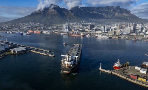 दक्षिण अफ्रिकी जहाजहरू हर्मुजको जलडमरूमबाट रोक छैन-इरान