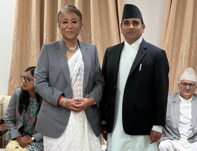 प्रधानमन्त्रीको सल्लाहकारको योग्यतामाथि विवाद