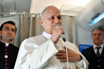 पोपले ट्रम्पलाई लक्षित ‘अत्याचारकारी’ भाषण अस्वीकार