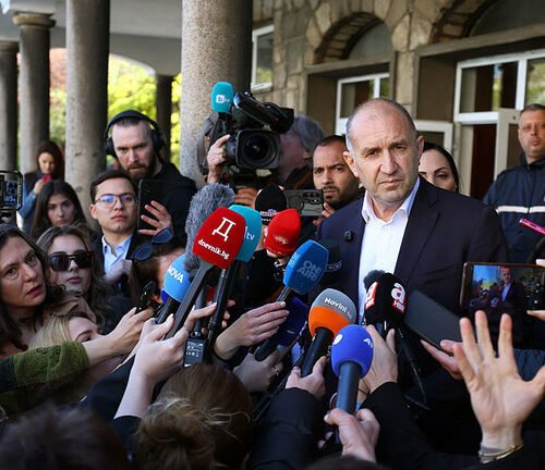 बुल्गेरियाको महत्वपूर्ण चुनावमा EU-संदिग्ध रादेवको विजय निश्चित हुने