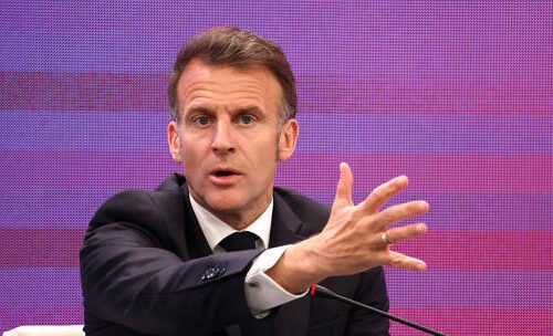 म्यक्रोनले राष्ट्रहरूलाई अमेरिका वा चीनको ‘दास’ नबन्न आग्रह