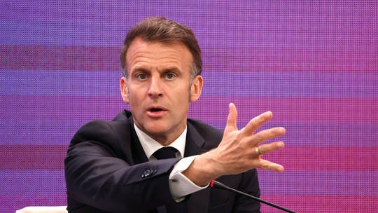 म्यक्रोनले राष्ट्रहरूलाई अमेरिका वा चीनको ‘दास’ नबन्न आग्रह