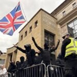 Glasgow मा प्रतिद्वन्द्वी प्रदर्शनकारीहरूबीच झडप