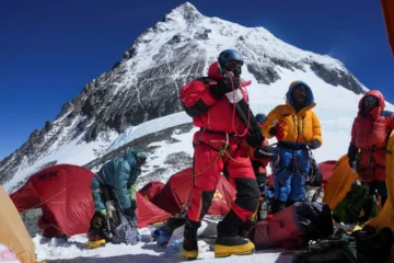 अस्ट्रेलियालीले सबैभन्दा छिटो समुद्रबाट सगरमाथा चढ्ने रेकर्ड