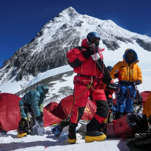 अस्ट्रेलियालीले सबैभन्दा छिटो समुद्रबाट सगरमाथा चढ्ने रेकर्ड