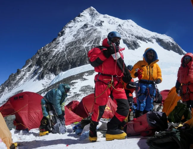 अस्ट्रेलियालीले सबैभन्दा छिटो समुद्रबाट सगरमाथा चढ्ने रेकर्ड