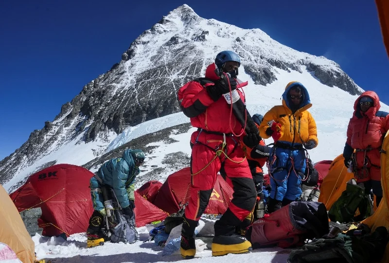 अस्ट्रेलियालीले सबैभन्दा छिटो समुद्रबाट सगरमाथा चढ्ने रेकर्ड