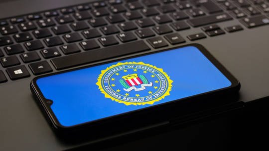 ‘लगभग सबै FBI एजेन्टहरू’ को डेटा चोरेको दाबी